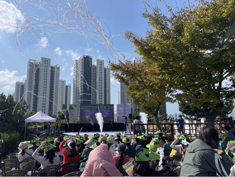 연수구에서는 지난 25일, 주민이 직접 참여하고 함께 즐기는 가을 축제가 지역 곳곳에서 성황리에 개최됐다